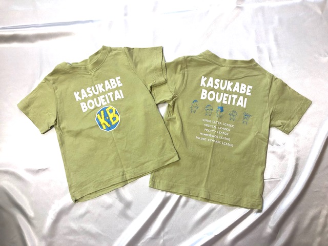 クレヨンしんちゃんとGUコラボのキッズＴ。春日部防衛隊メンバーが印字されている黄緑色のＴシャツ。