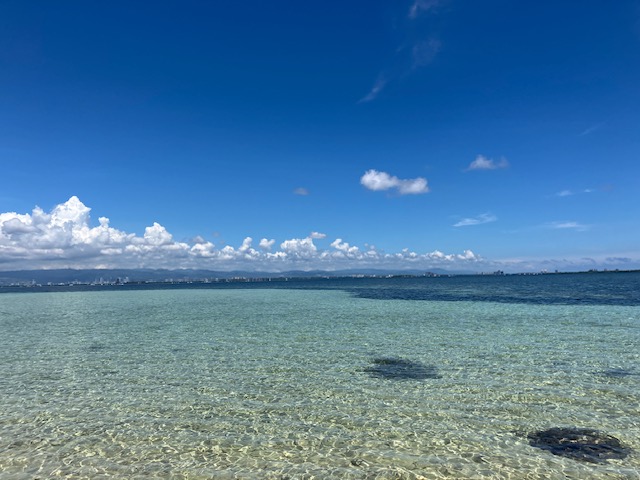 フィリピンのカオハガン島の海。